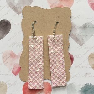 NWT Handmade sparkly mermaid scale bar earrings